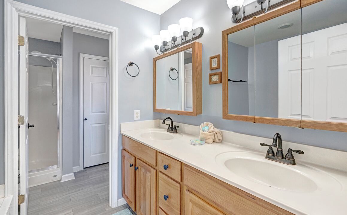 Photo of Bathroom in Seven Devils