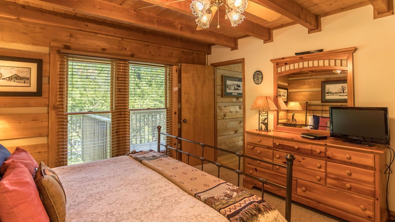 Photo of Bedroom in Sugar Grove