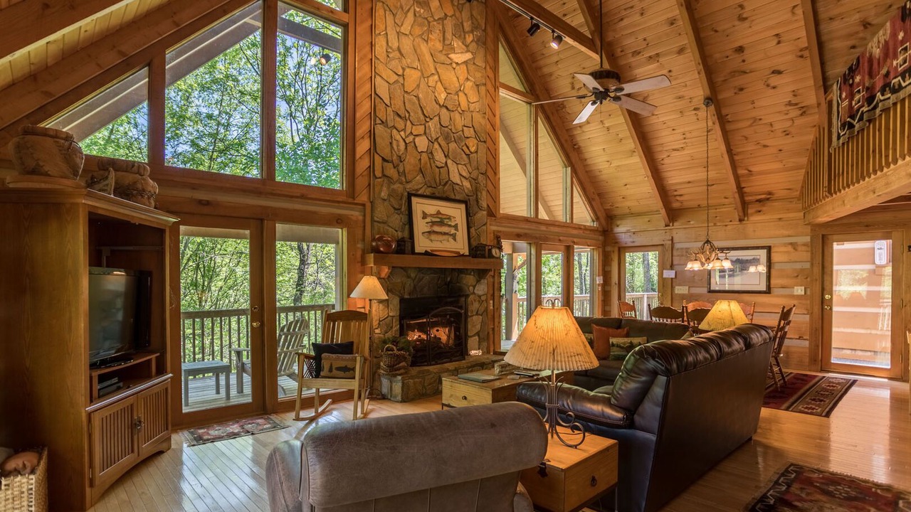 Photo of Livingroom in Sugar Grove