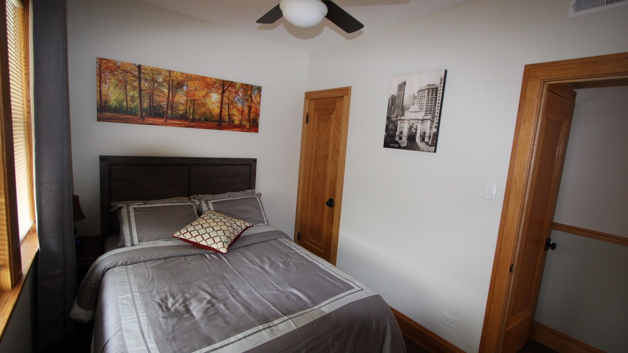 Photo of Bedroom in Jefferson Park