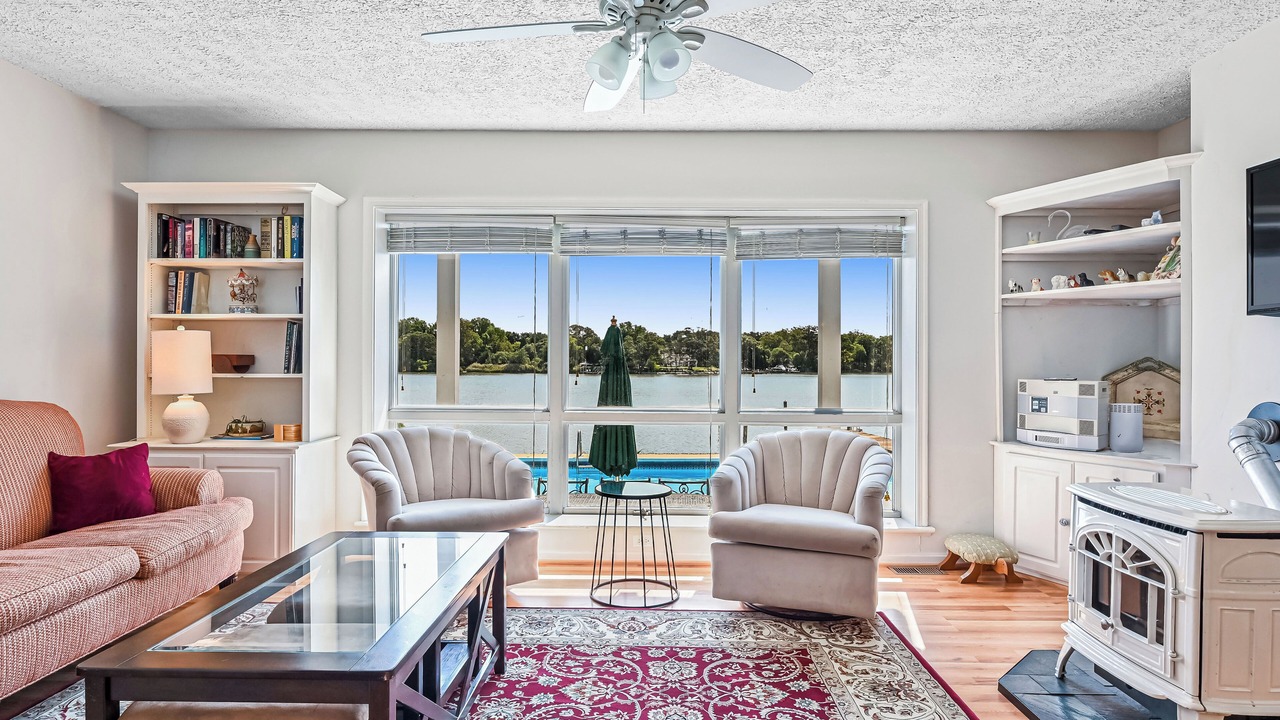 Photo of Livingroom in Cape Saint Claire
