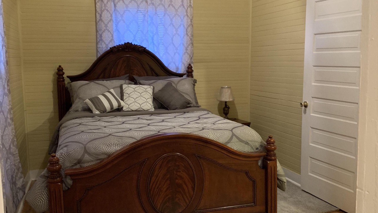 Photo of Bedroom in LaGrange