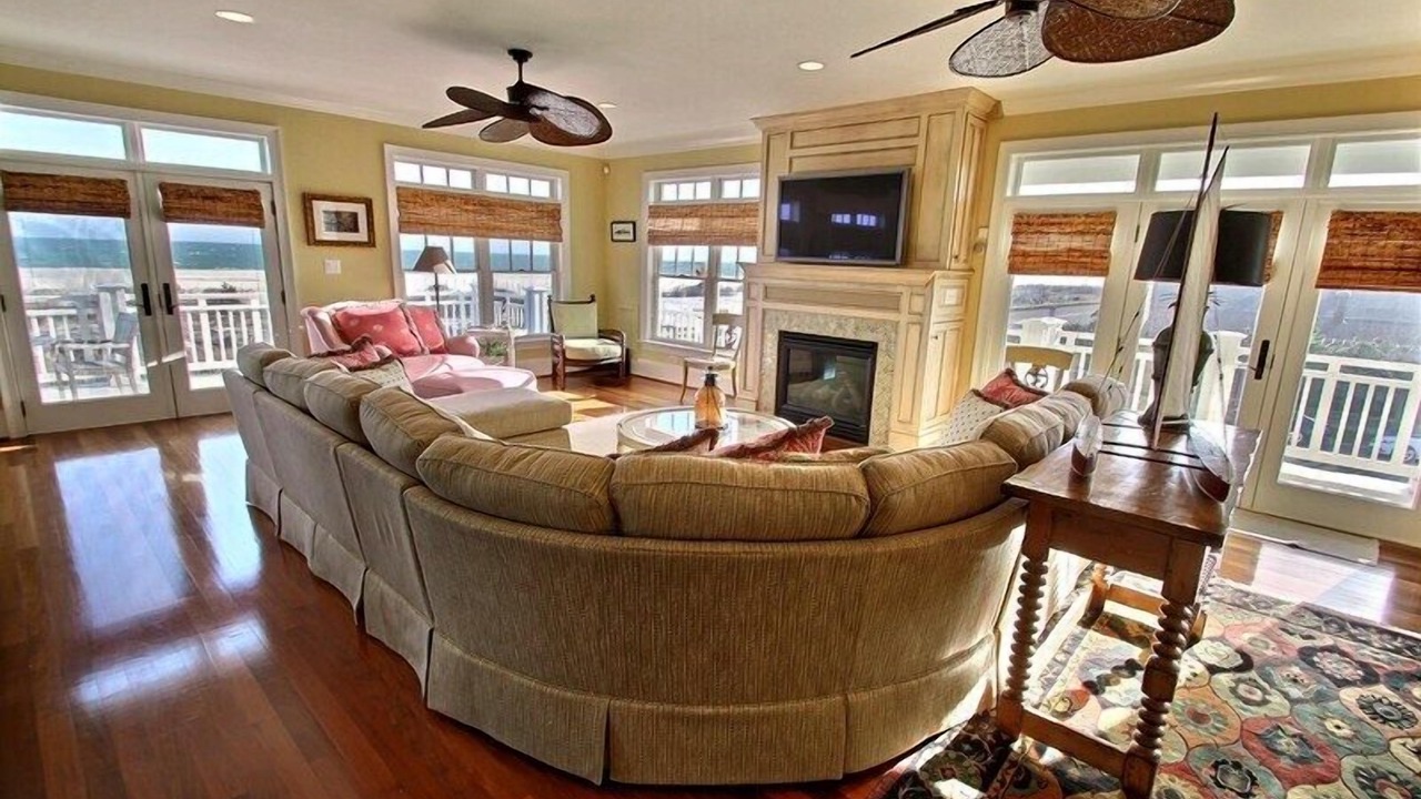 Photo of Livingroom in Admiral Estates