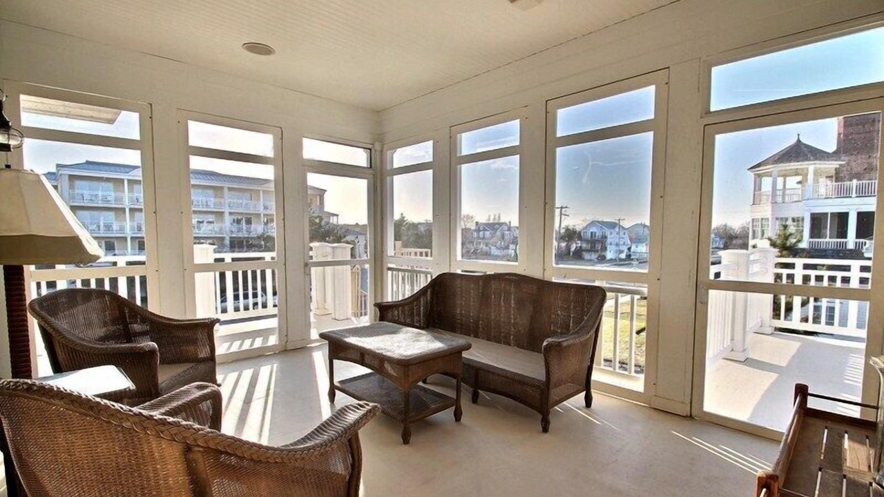 Photo of Livingroom in Admiral Estates