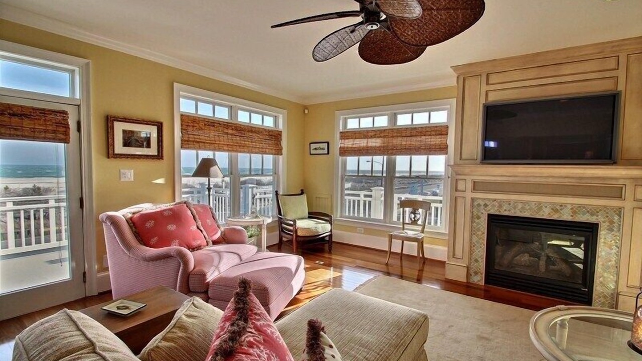 Photo of Livingroom in Admiral Estates