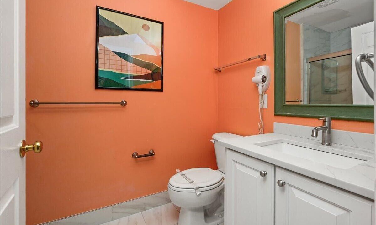 Photo of Bathroom in Sunset Island
