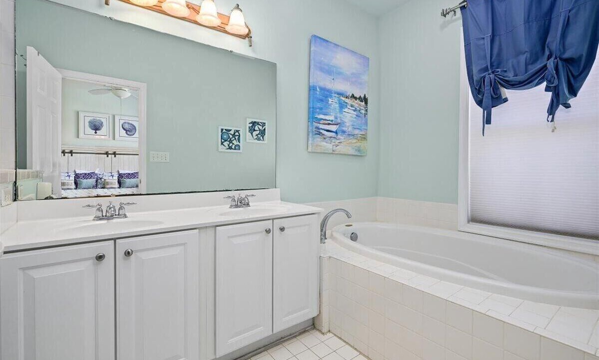 Photo of Bathroom in Sunset Island