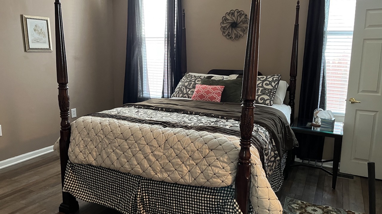 Photo of Bedroom in Hannibal