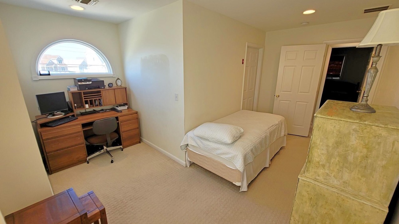 Photo of Bedroom in Beach Haven West