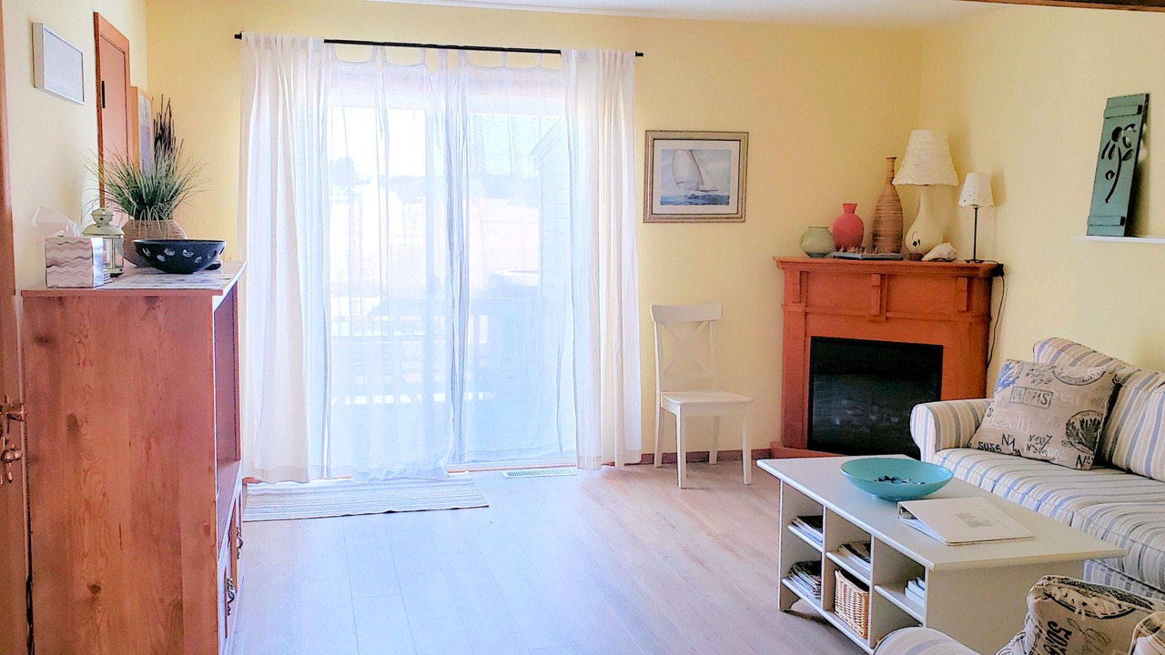 Photo of Livingroom in Deep Hole