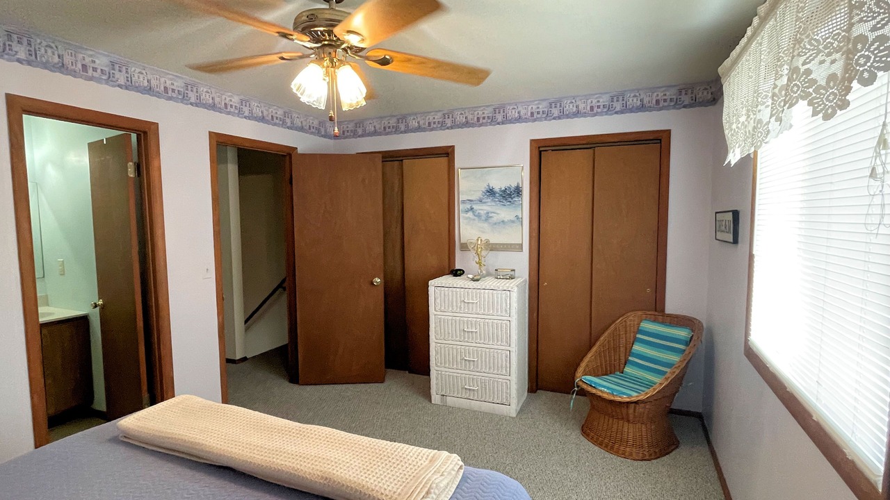 Photo of Bedroom in Deep Hole
