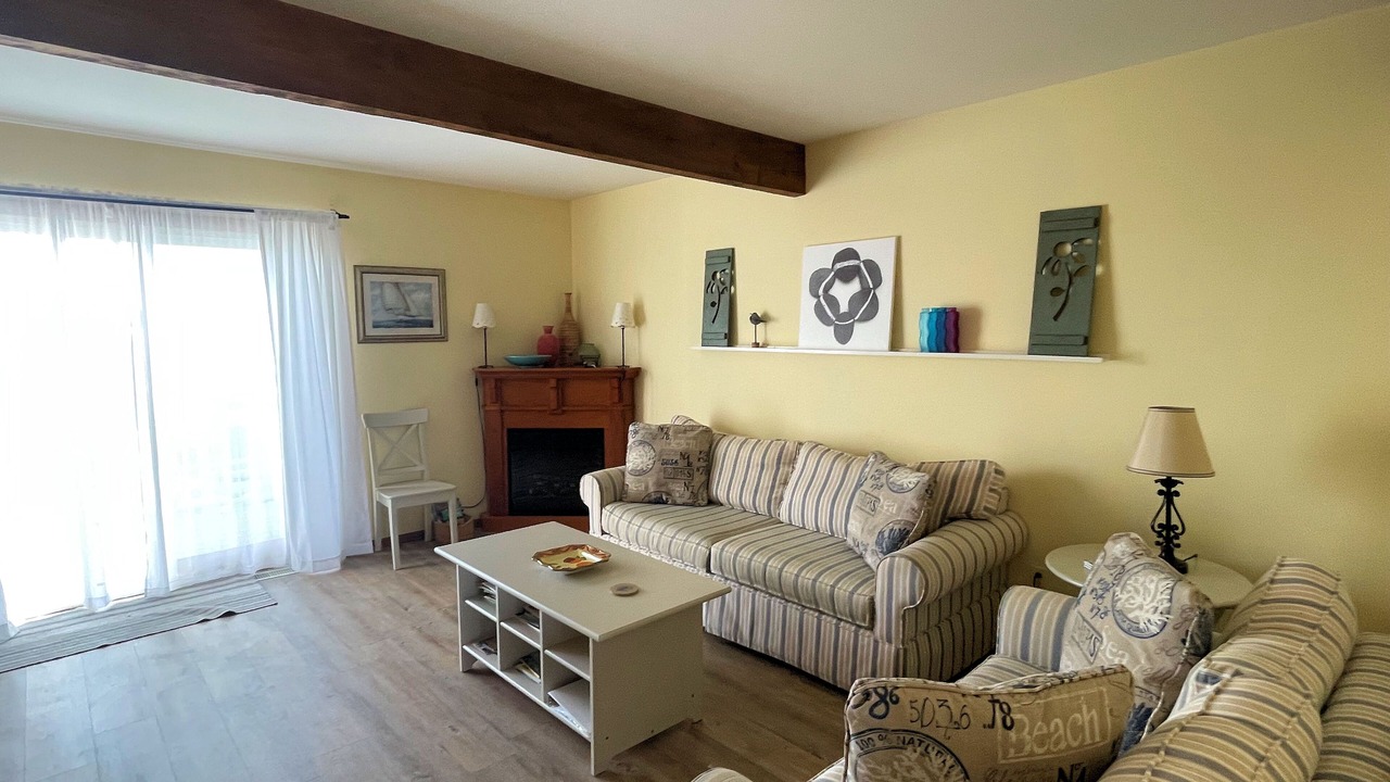 Photo of Livingroom in Deep Hole