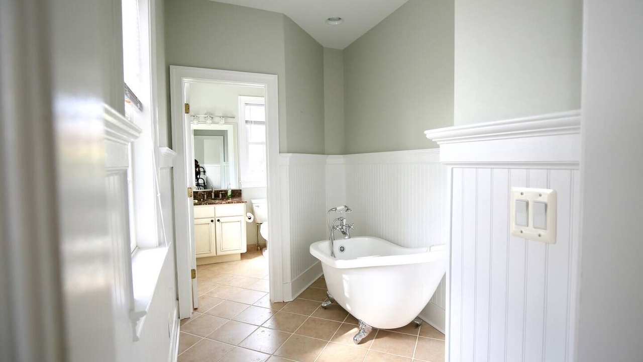 Photo of Bathroom in Bluemont