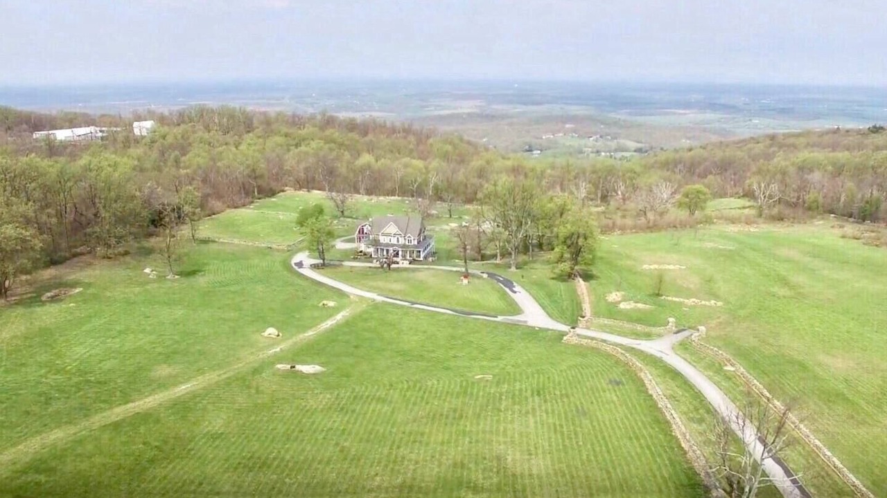 Photo of Others in Bluemont