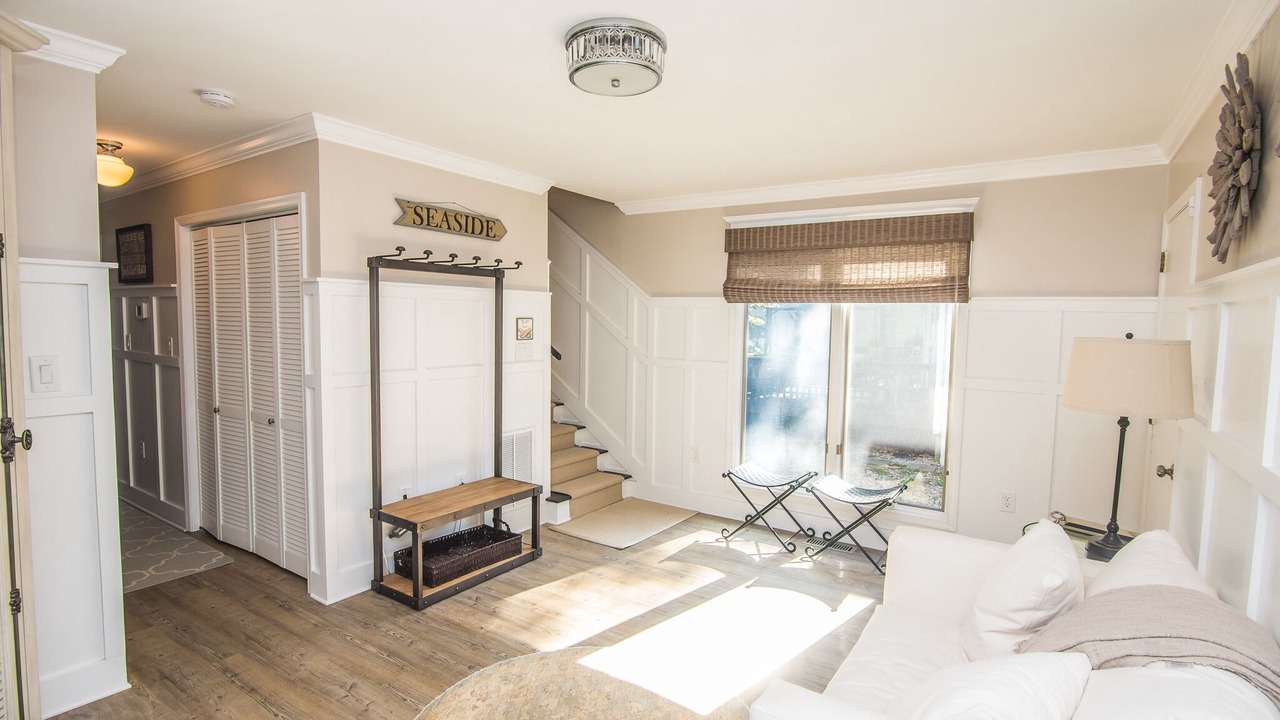 Photo of Livingroom in Caine Woods