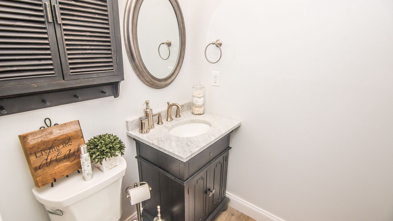 Photo of Bathroom in Caine Woods