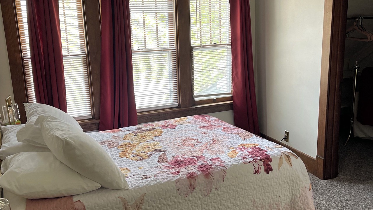 Photo of Bedroom in Decorah