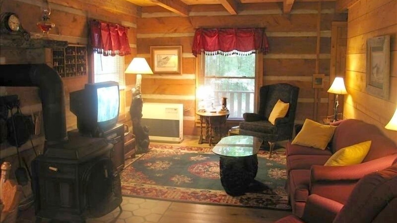 Photo of Livingroom in Sugar Grove