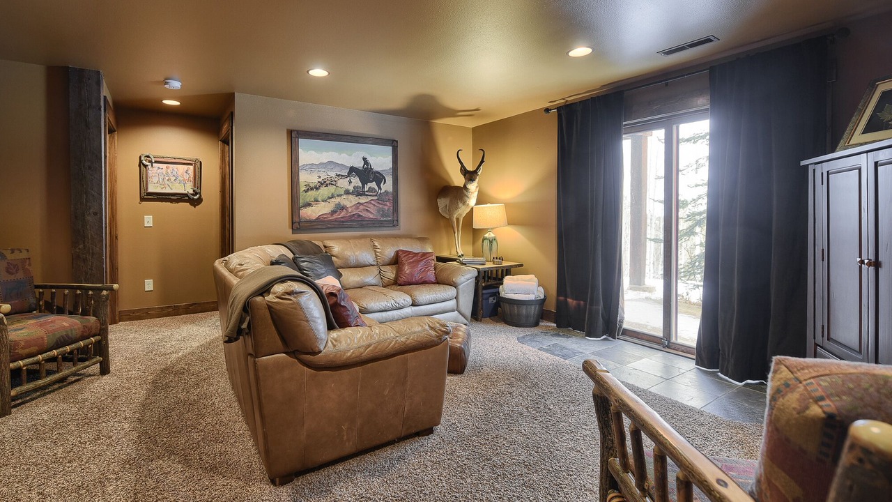 Photo of Livingroom in Deadwood