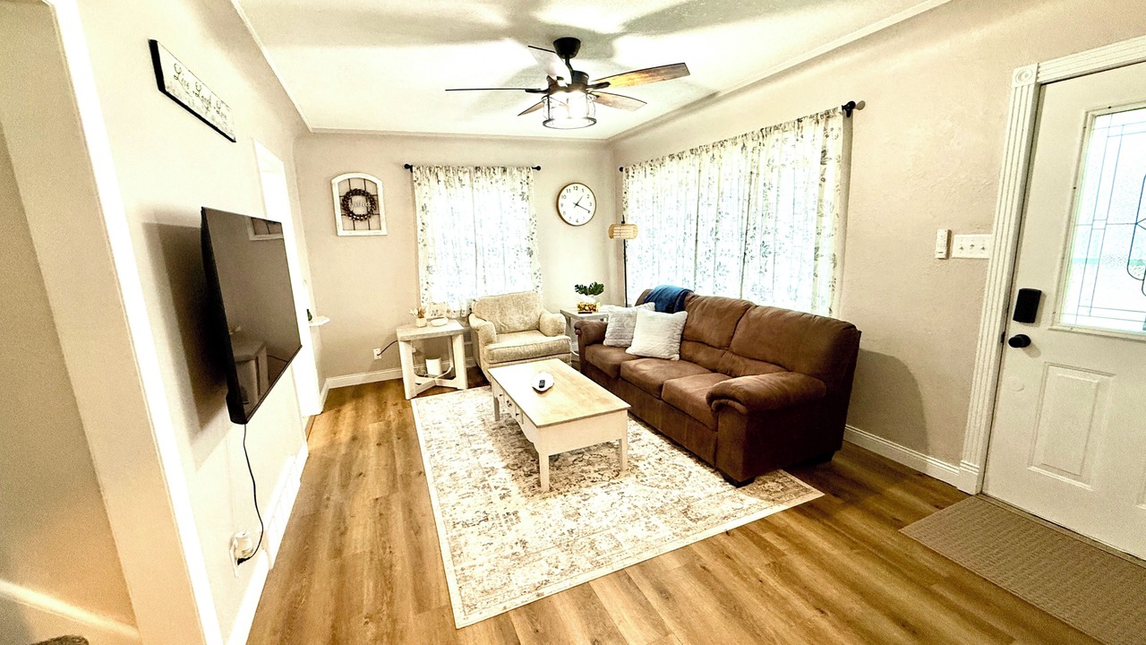 Photo of Livingroom in Cedar Rapids - Iowa City