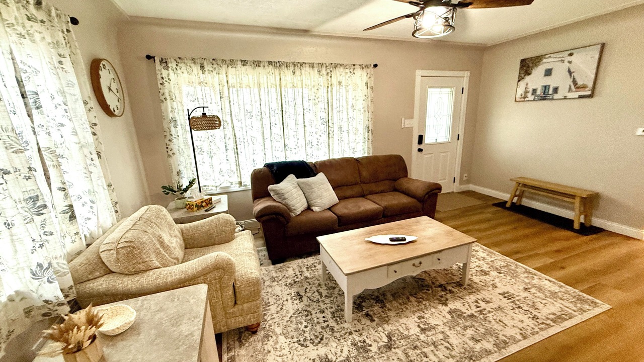 Photo of Livingroom in Cedar Rapids - Iowa City