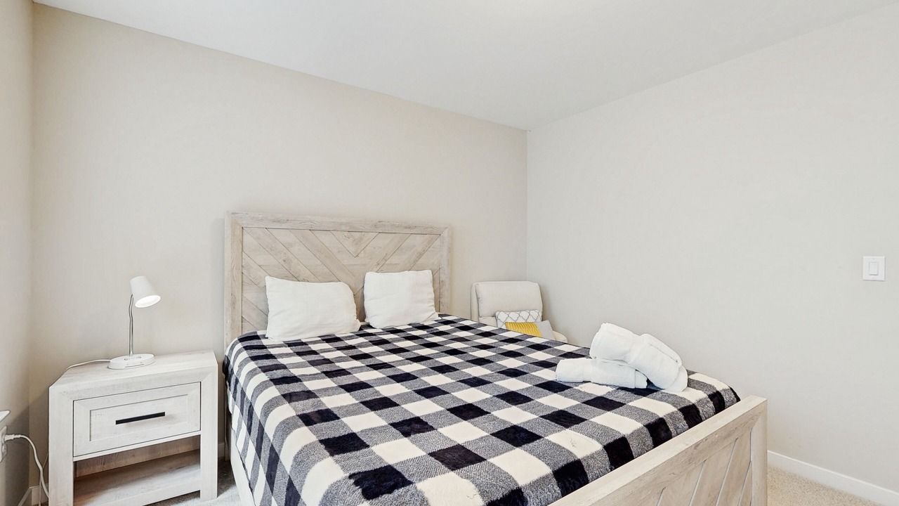 Photo of Bedroom in Lakeside Woods