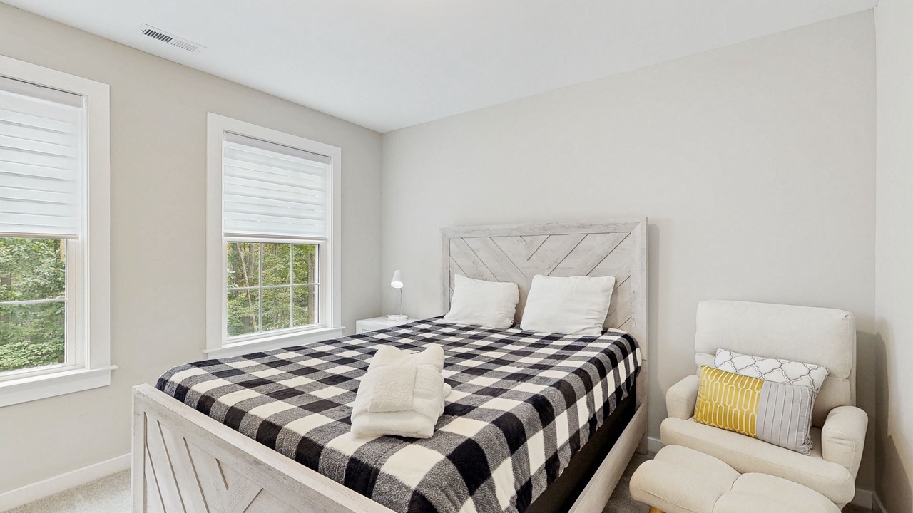 Photo of Bedroom in Lakeside Woods