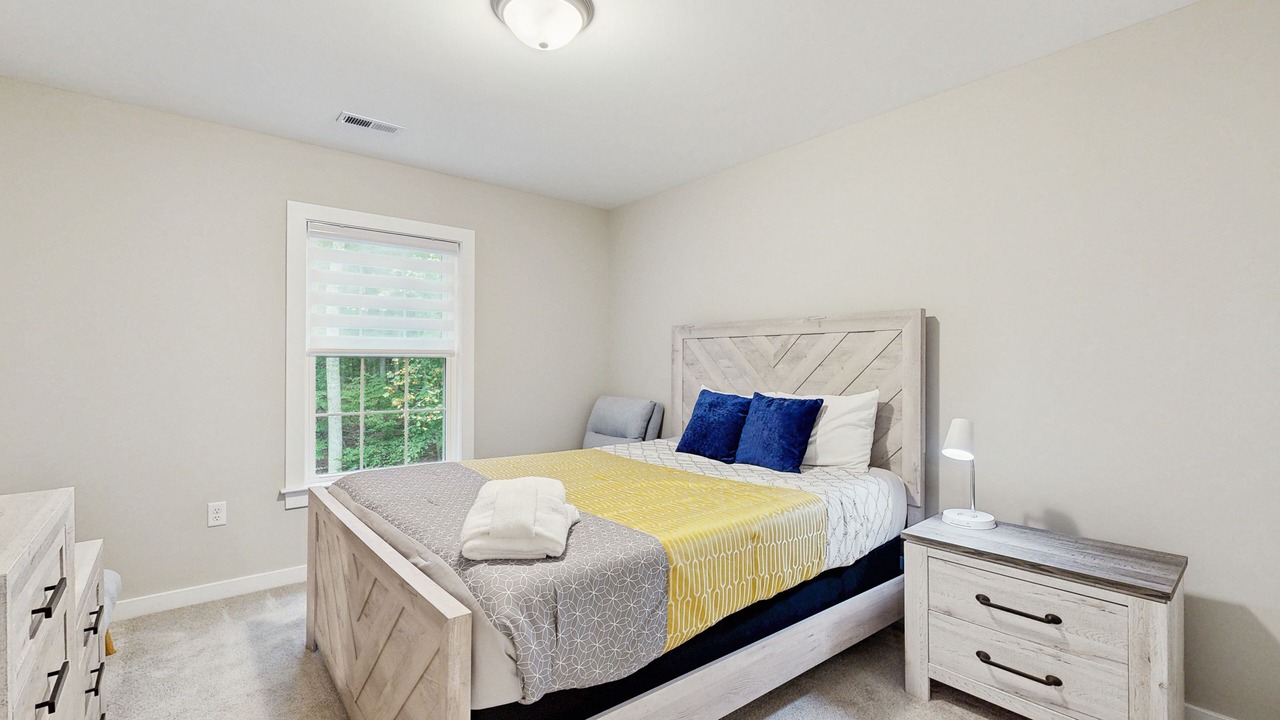 Photo of Bedroom in Lakeside Woods