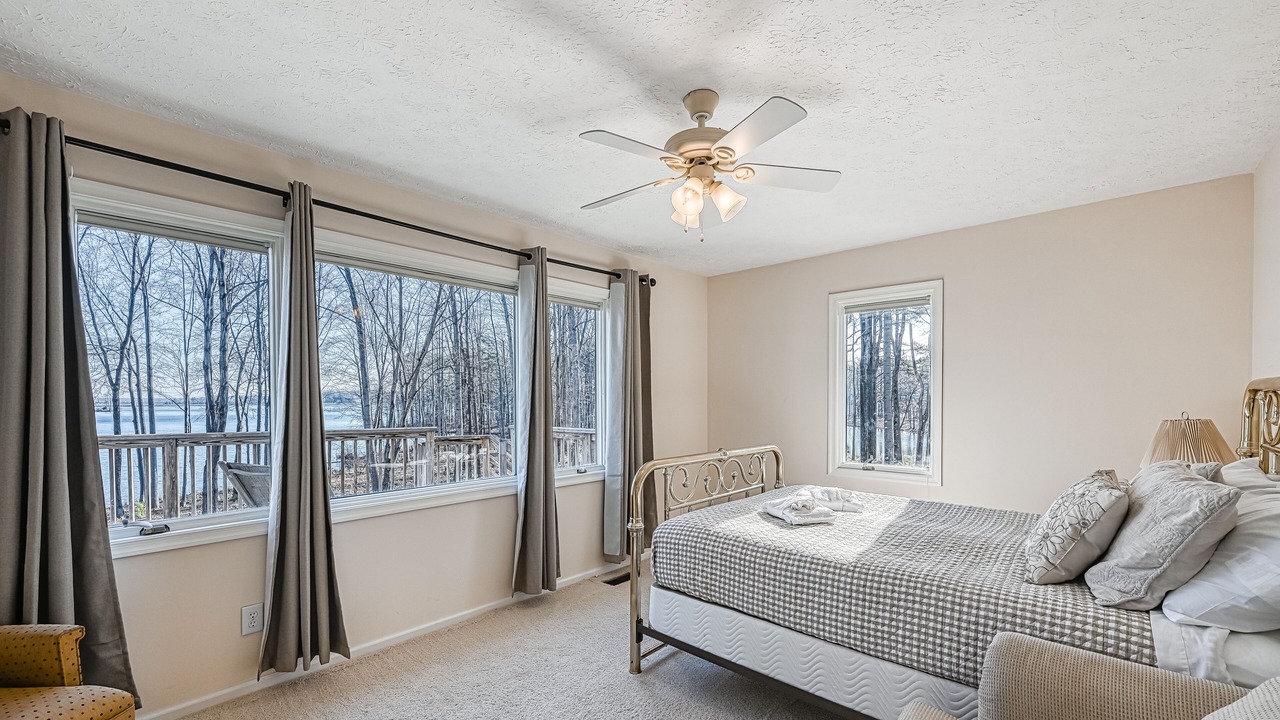 Photo of Bedroom in Panamint Shores