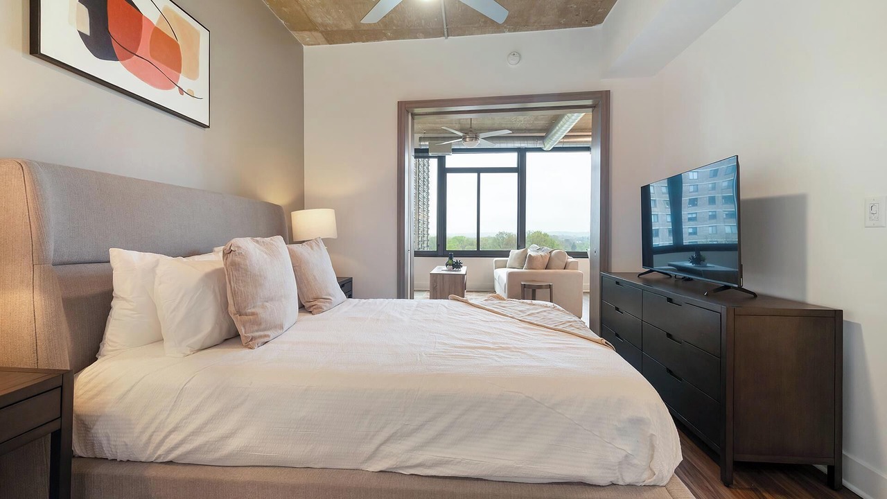 Photo of Bedroom in Baileys Crossroads