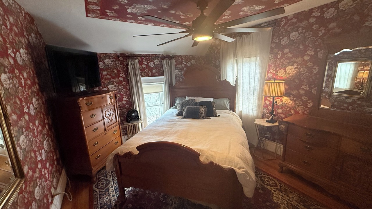 Photo of Bedroom in Clear Lake