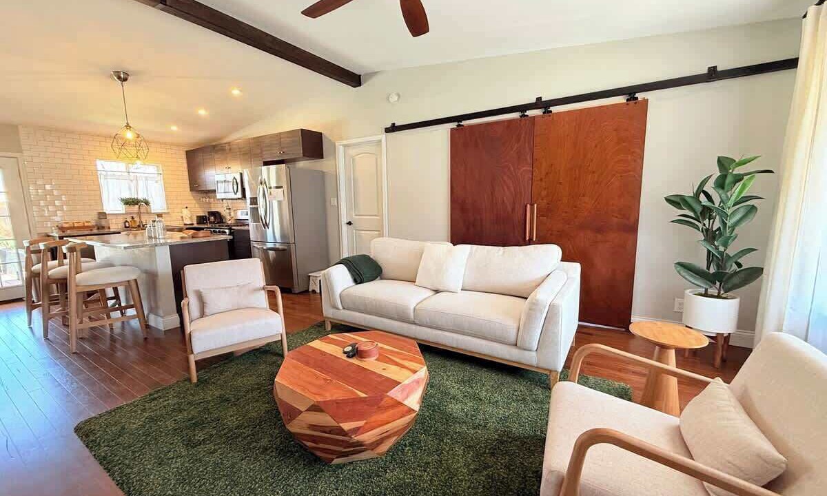 Photo of Livingroom in Georgian Acres