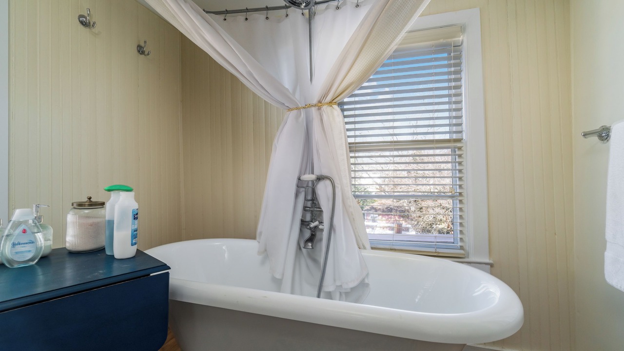Photo of Bathroom in Oriental