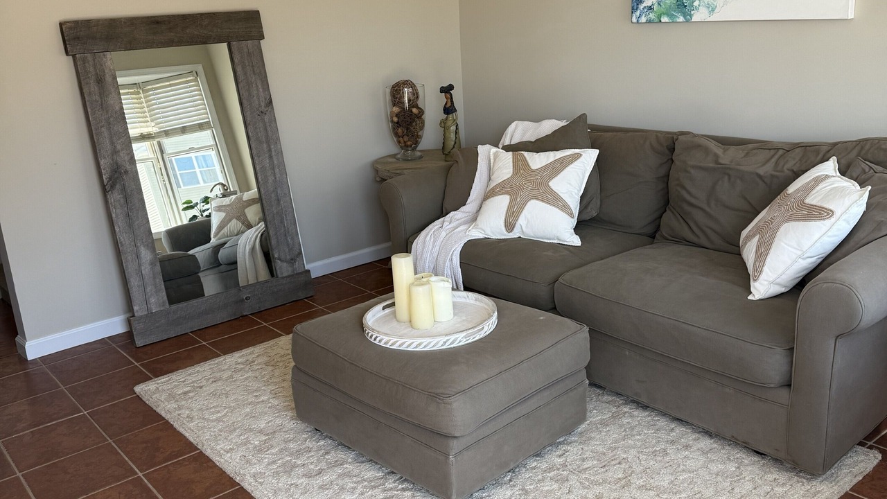 Photo of Livingroom in Beach Haven West