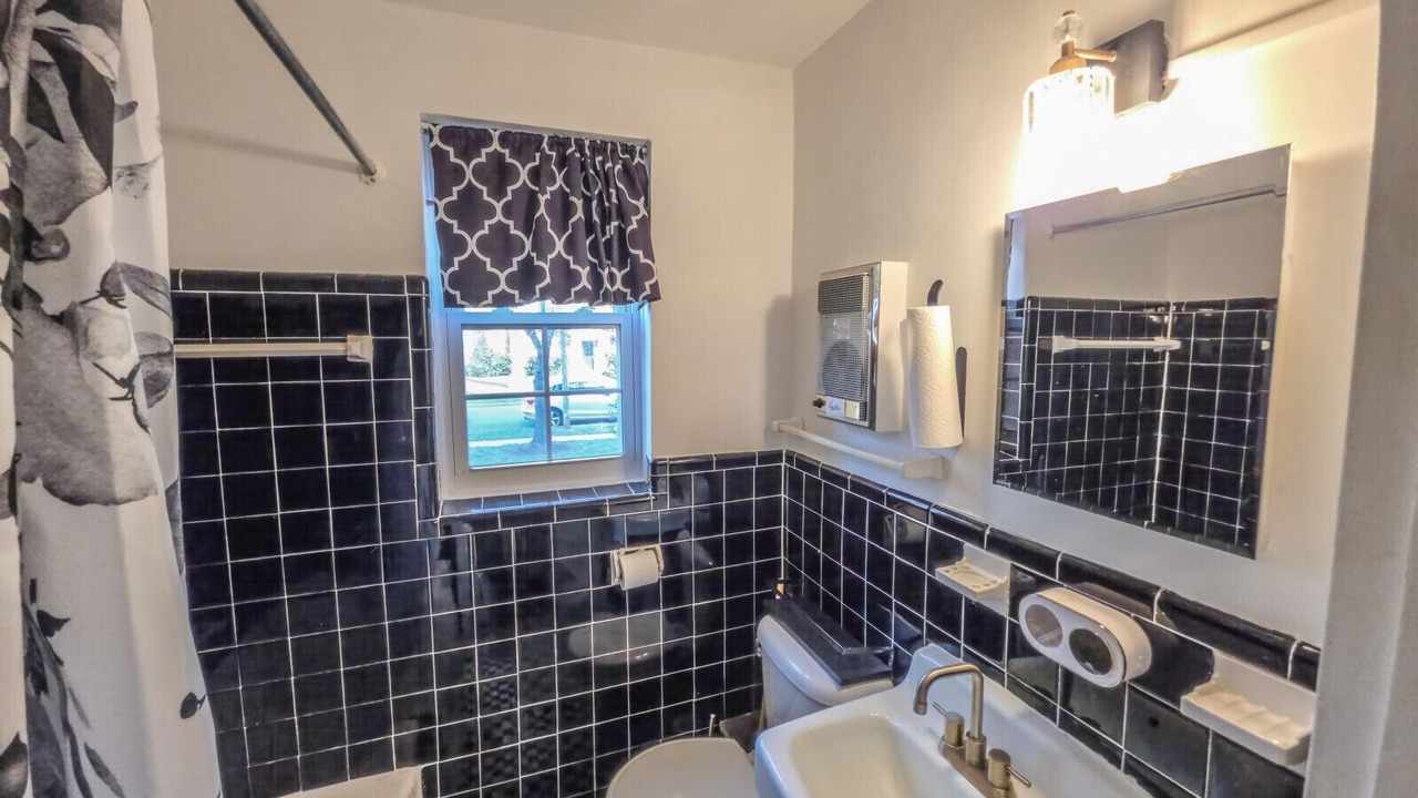Photo of Bathroom in Belle Haven