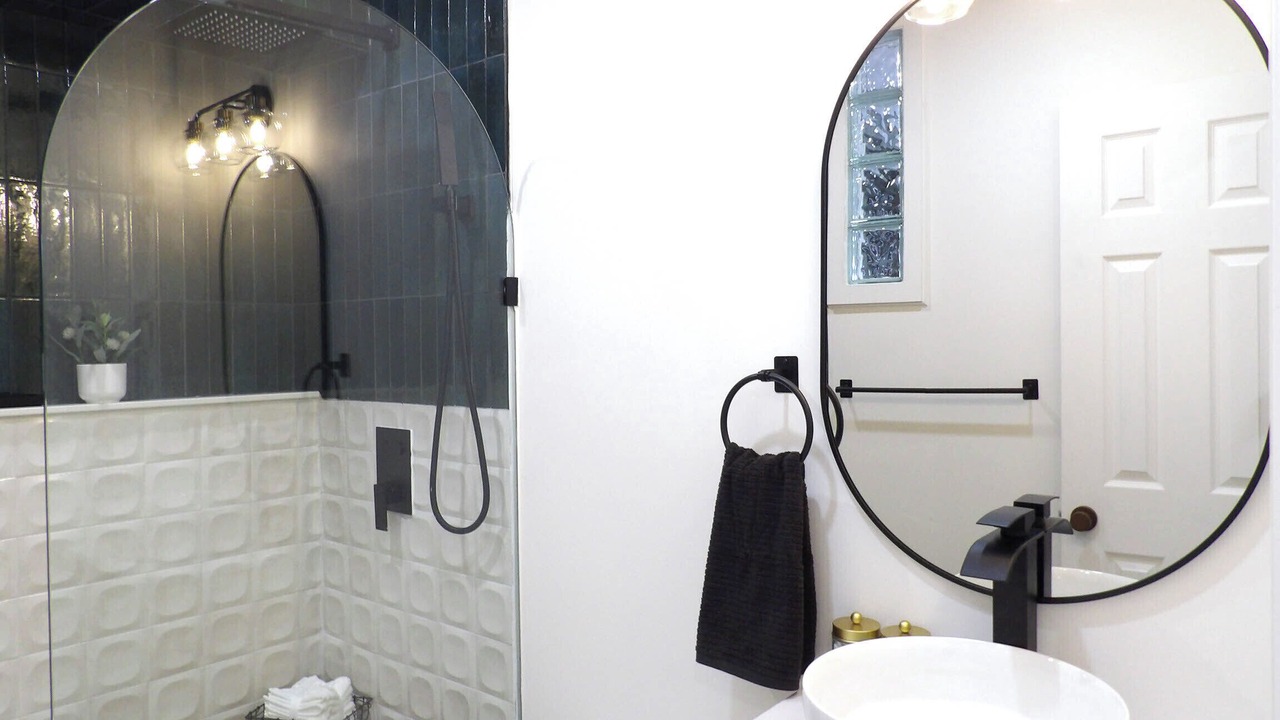 Photo of Bathroom in Randall Manor