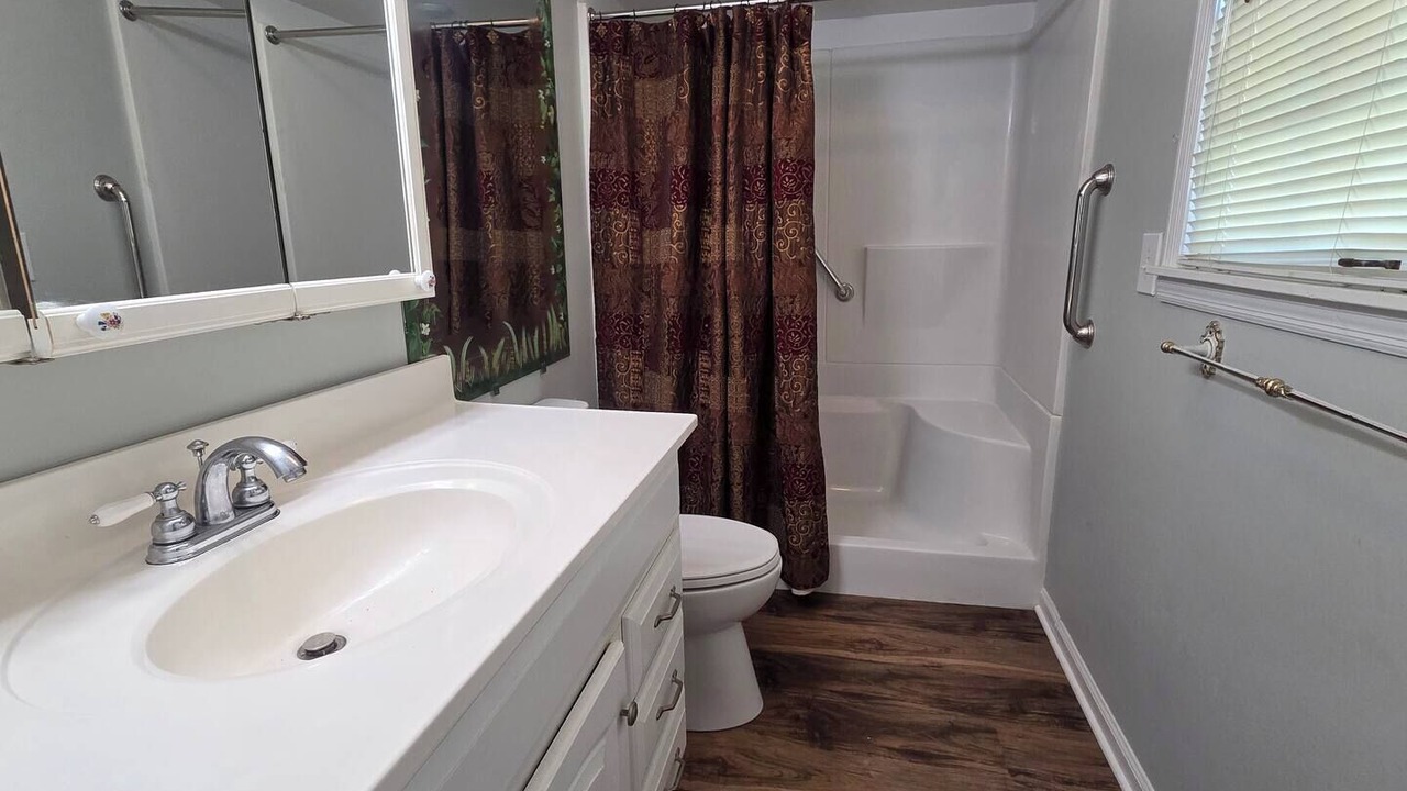 Photo of Bathroom in Albertville