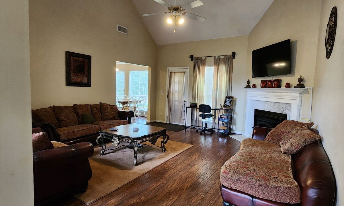 Photo of Livingroom in Canton