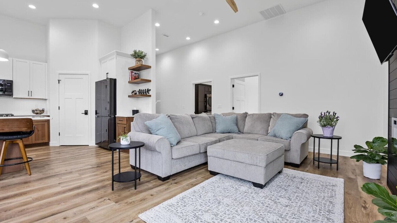 Photo of Livingroom in Oakdale