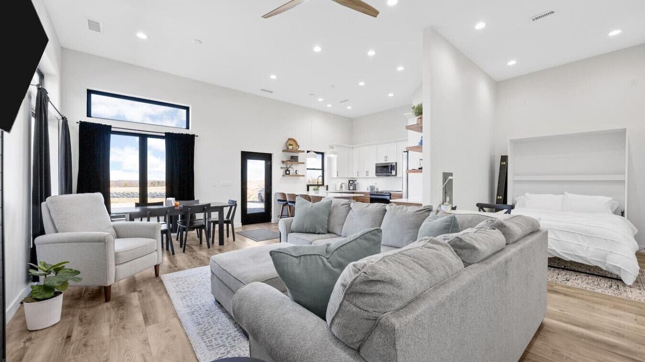 Photo of Livingroom in Oakdale