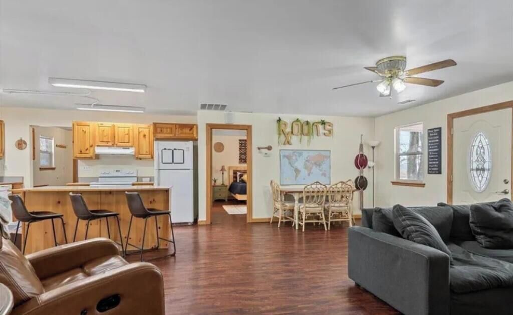 Photo of Livingroom in Pittsfield