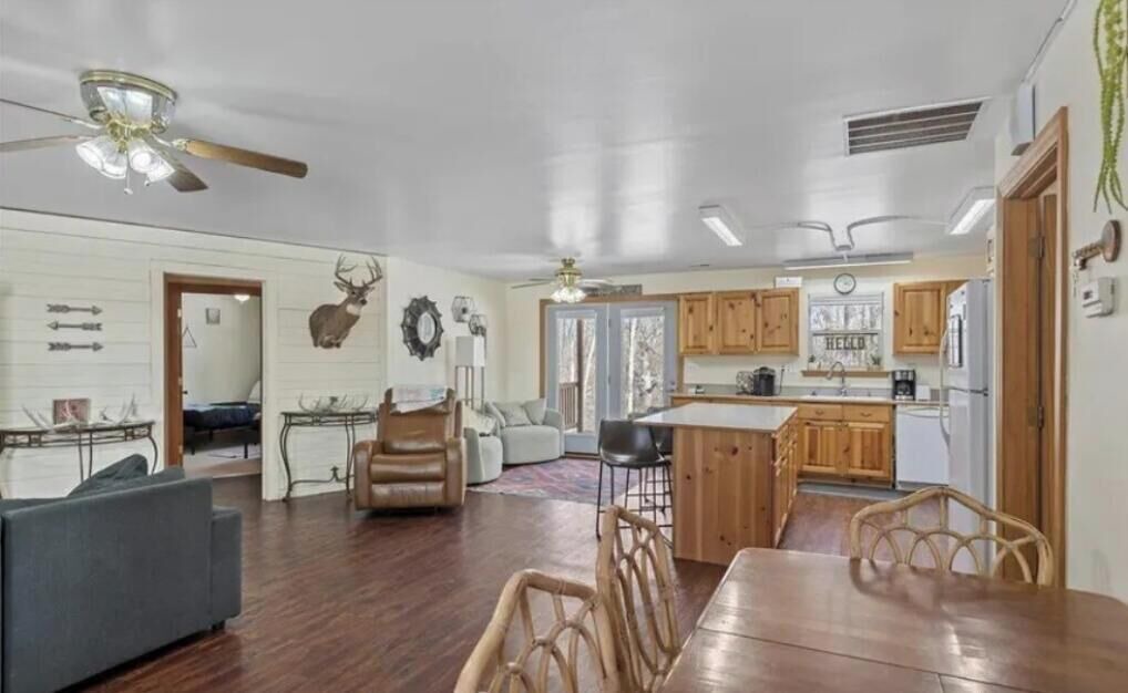 Photo of Livingroom in Pittsfield