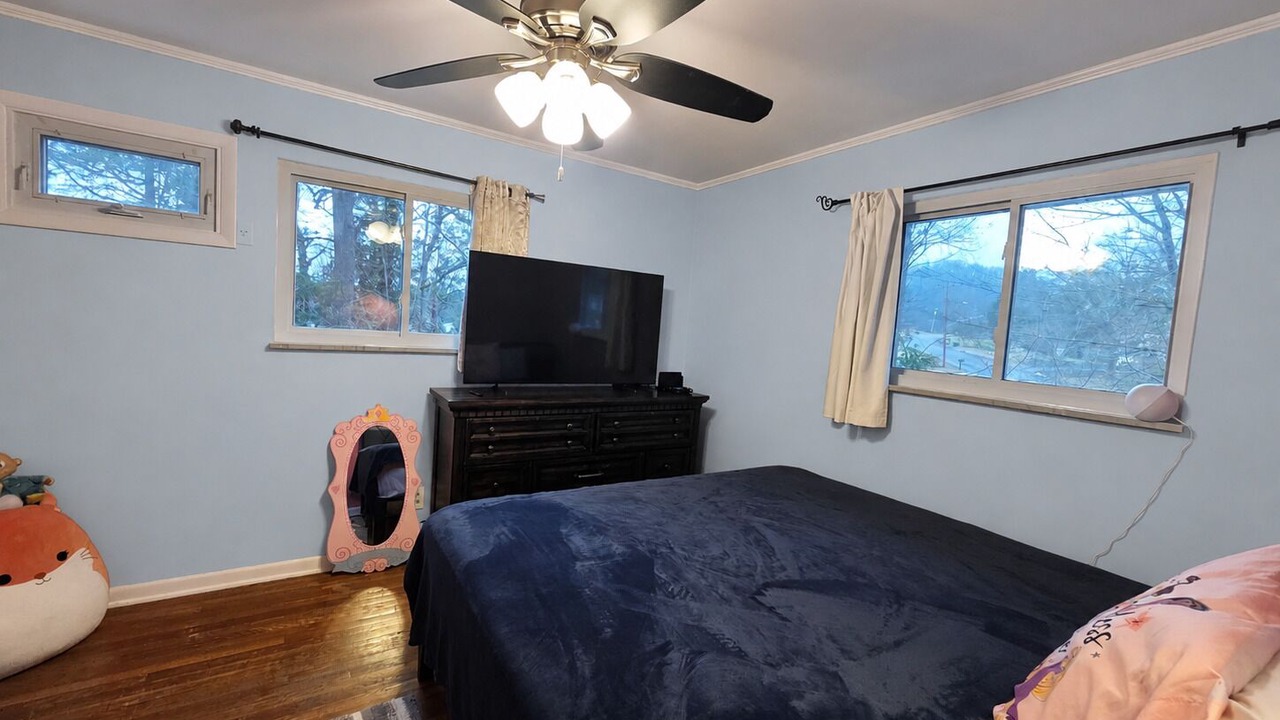 Photo of Bedroom in Oak Ridge