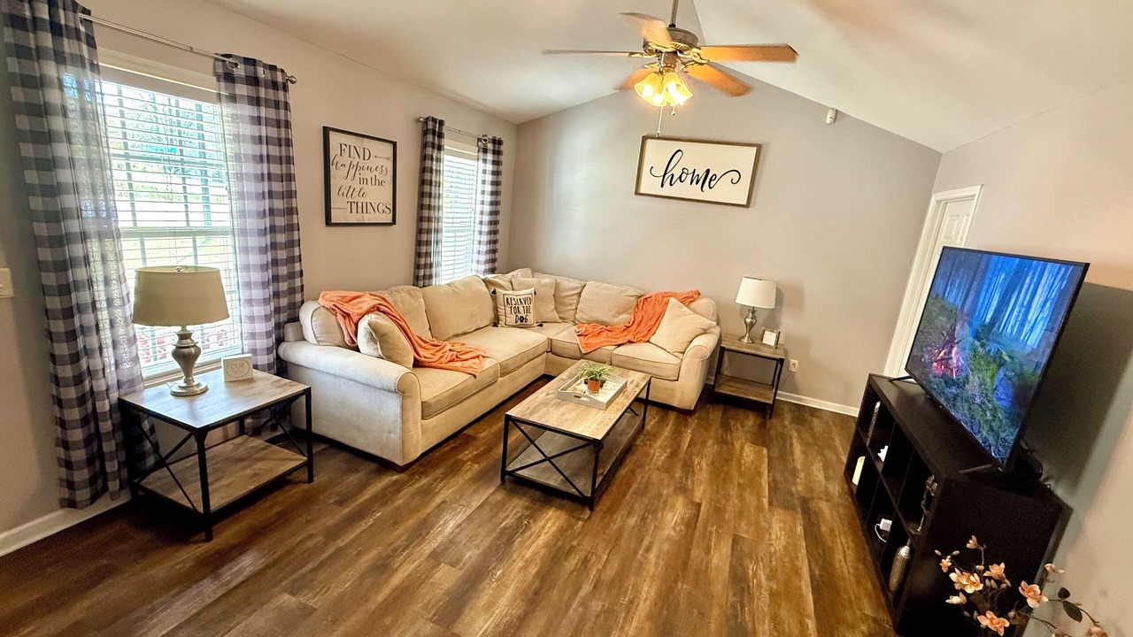 Photo of Livingroom in Leland
