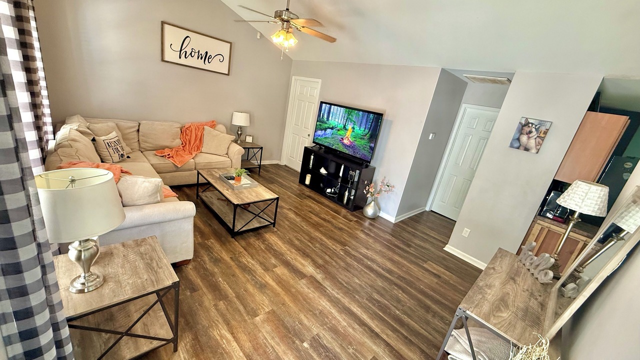 Photo of Livingroom in Leland