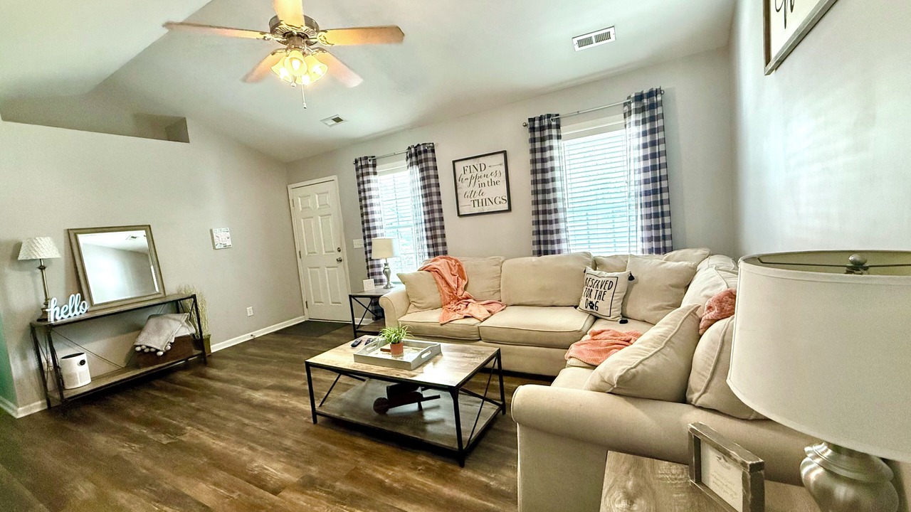 Photo of Livingroom in Leland