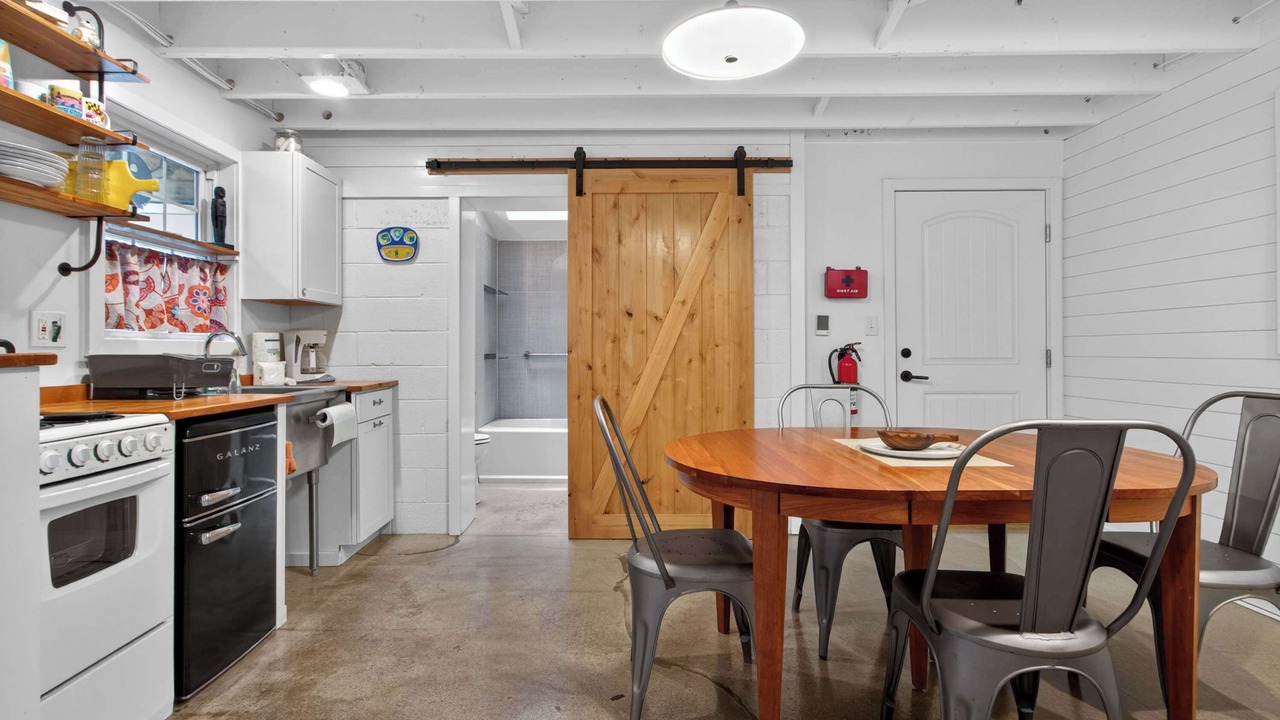 Photo of Kitchen in Caine Woods