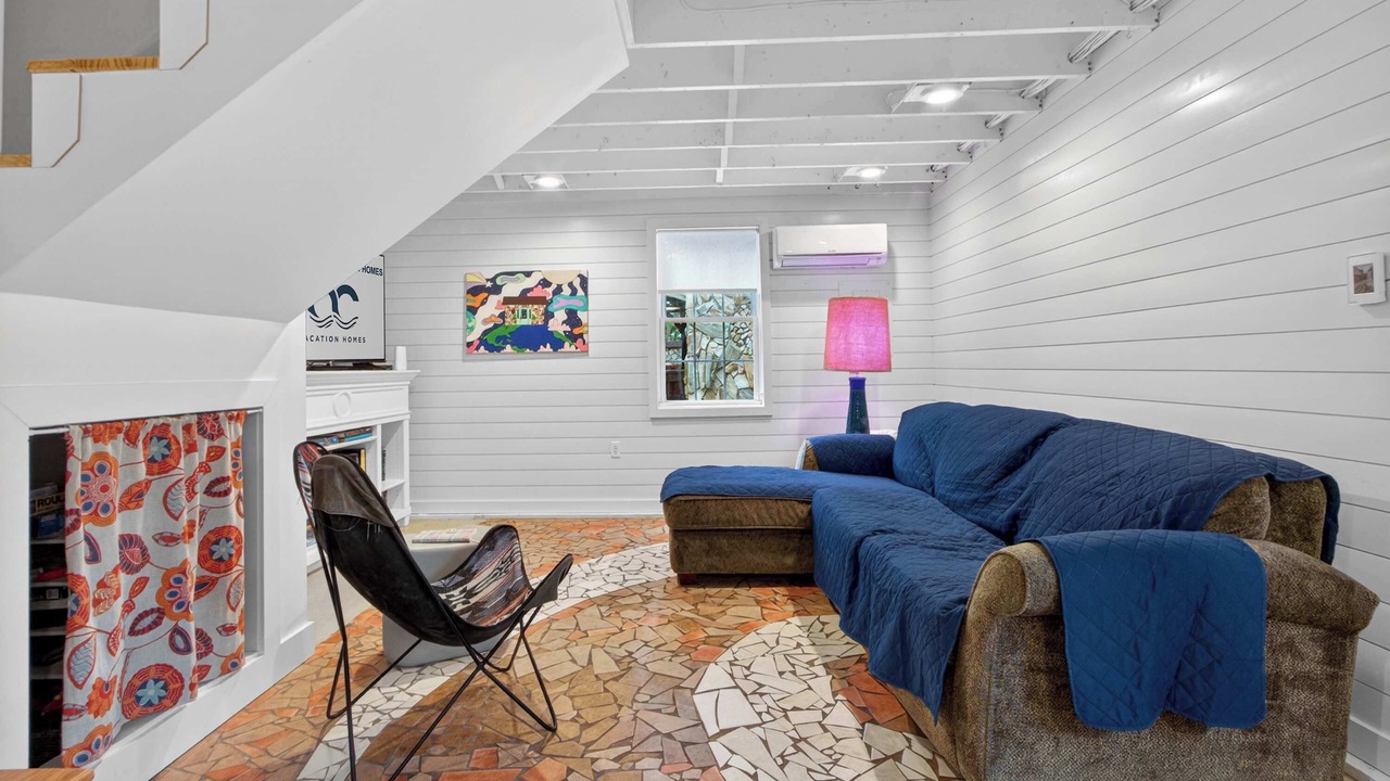 Photo of Livingroom in Caine Woods