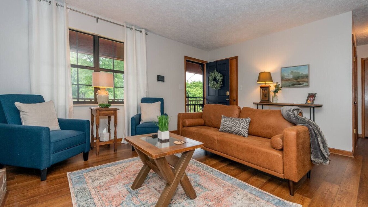 Photo of Livingroom in Eagleton Village