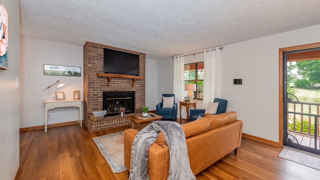 Photo of Livingroom in Eagleton Village